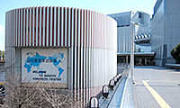 地下鉄に近い名古屋国際会議場の入り口の佇まい